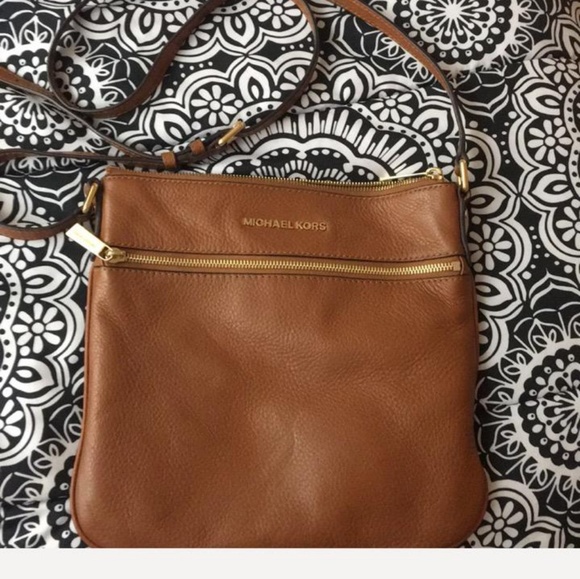 Michael Kors Handbags - Authentic Michael Kors Crossbody Purse